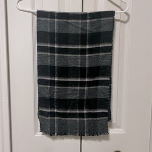 Reversible gray scarf.